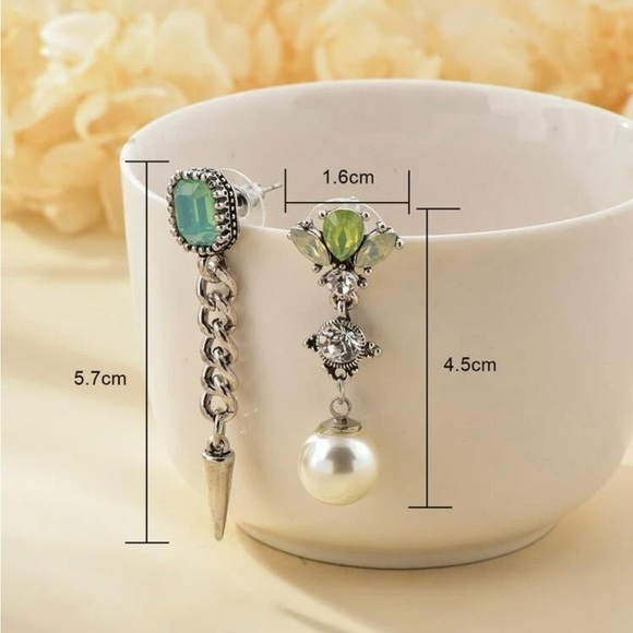 Mismatch Crystal Pearl Drop Earrings - Picture 5 of 14